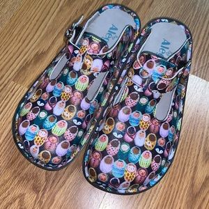Alegria Multicolor Owl Pattern Clogs